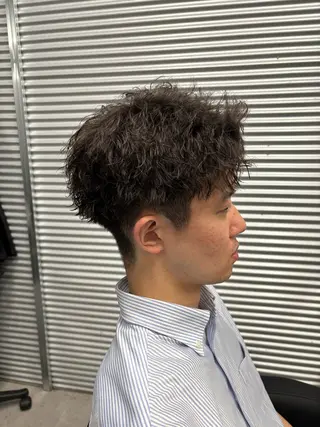 ショート パーマ メンズ 波巻き/ツイスパ/ 短髪/鈴木俊也のヘアスタイル