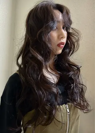 ロング BROUN®所属・NACA /江坂/カットモデルのヘアスタイル