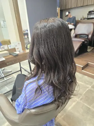 ロング カラー 石川 ジェウンのヘアスタイル