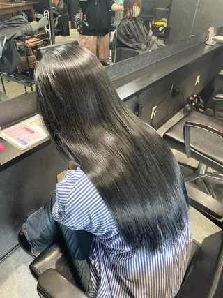カラー 西村 桃花のヘアスタイル