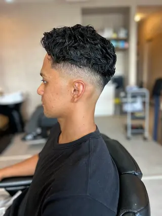 ショート パーマ メンズ THEBARBER TEN所属・伊禮 海凪のヘアスタイル
