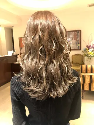 ロング カラー カラースペシャリスト ・齊藤 羽瑠輝のヘアスタイル