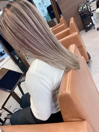 セミロング 髪質改善美髪特化 ルイス奈良のヘアスタイル