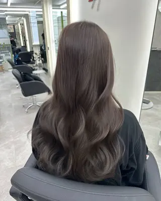 ロング カラー ヘアアレンジ ローネス銀座店所属・森山 陽菜のヘアスタイル