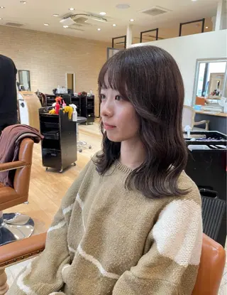 ミディアム カラー 松尾 遥花のヘアスタイル