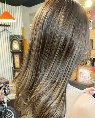 セミロング カラー 玉木 育実のヘアスタイル