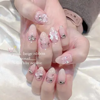 ネイル 𝘙𝘪𝘰𝘯𝘢 ...🕯🤍のネイルデザイン