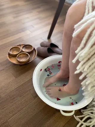 首肩こり・足のむくみ ｜Manami｜堀江のエステ・リラクイメージ