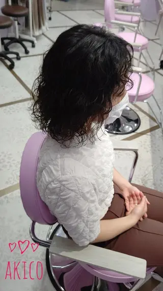 セミロング パーマ LUXBE GALLERY なんば駅前店所属・ラックスビーギャラリ ー AKICOのヘアスタイル