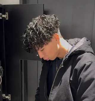 メンズ SALOWIN梅田茶屋町North店所属・岡田/メンズ特化/パ ーマ&ショートのプロのヘアスタイル