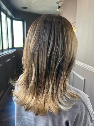 ミディアム 梅木 李奈のヘアスタイル