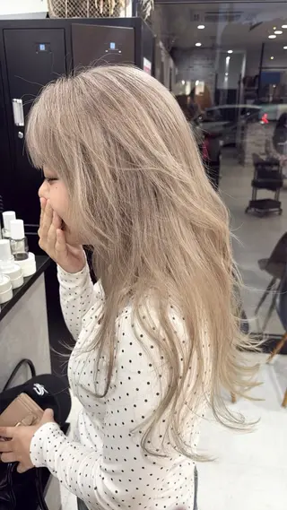 ロング 小沢 真澄のヘアスタイル