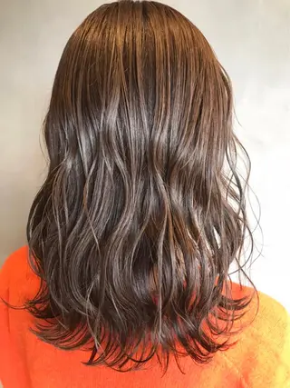 セミロング 長谷川 沙紀のヘアスタイル