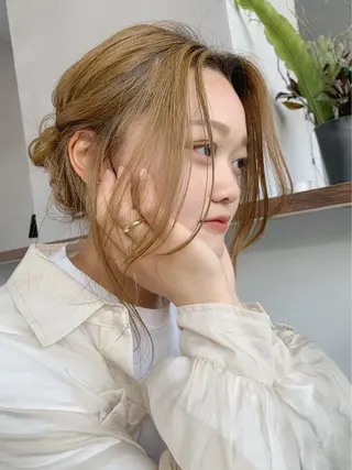 セミロング アブアイ所属・🌈艶髪ハイトーン SENAのヘアスタイル