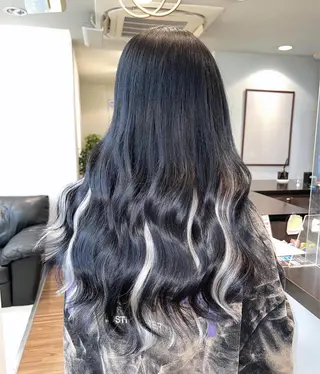 ロング カラー ANKH CROSS 新宿店所属・色ムラ修正の神様 新宿ハイトーンかすみのヘアスタイル