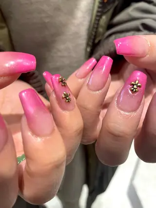 ネイル Shiori・:* 💫のネイルデザイン