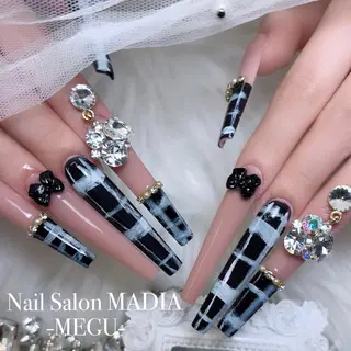 ネイル MADIA藤沢所属・MADIA MEGUのネイルデザイン