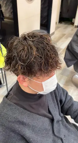 カラー パーマ メンズ メンズパーマ特化 山﨑　歩のヘアスタイル