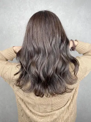 セミロング _White所属・ＳＨＩ ＺＵのヘアスタイル