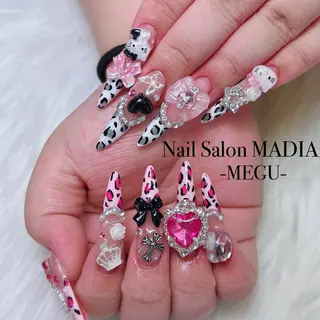 ネイル MADIA藤沢所属・MADIA MEGUのネイルデザイン