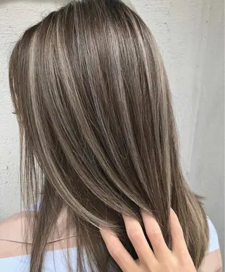 セミロング カラー ミヨシマユ✨ チーフ就任記念🌈のヘアスタイル