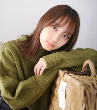 カラー 安達 葵のヘアスタイル