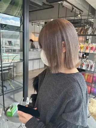ミディアム カラー ベージュ/ダブルカラ ー/新潟駅/青柳萌果のヘアスタイル