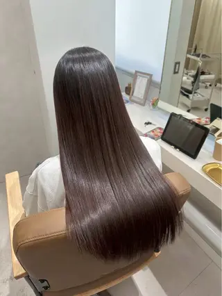 ロング カラー SLASHスラッシュ 小西結奈のヘアスタイル