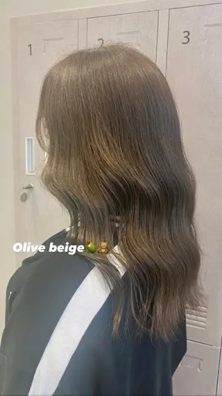 セミロング カラー miku/ 透明感カラーのヘアスタイル