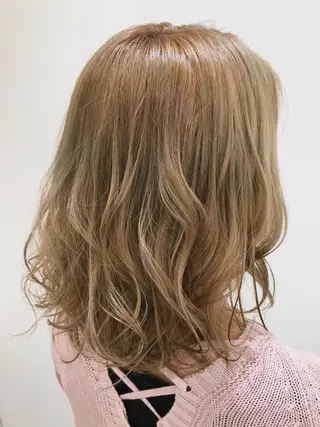 ミディアム カラー 清藤 綾のヘアスタイル