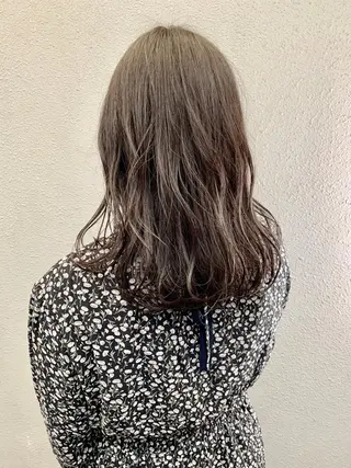 ミディアム カラー ヤスドミ ケイスケのヘアスタイル