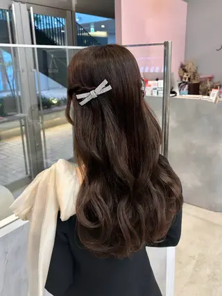 ロング ヘアアレンジ 𝒎𝒐𝒆🩰 名駅/ヘアメ/暖色♡のヘアスタイル