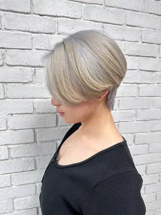 ショート カラー レイヤーブリーチ特化 ホワイト専門/岸のヘアスタイル
