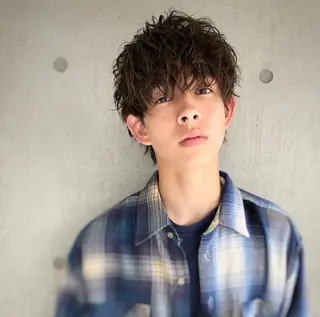 ショート パーマ メンズ 赤み消し🌿 透明感カラー🫧のヘアスタイル