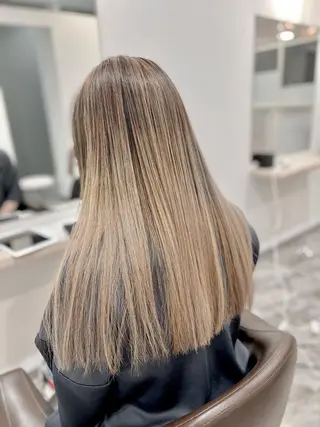 セミロング ブリーチ毛に縮毛矯正 ✨カラー✨山田 正幸のヘアスタイル