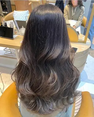 ロング カラー SOYON栄所属・井上 なぎとのヘアスタイル