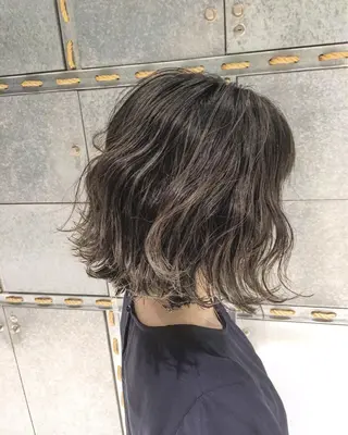 ミディアム カラー REVE所属・TAKU 美容師のヘアスタイル