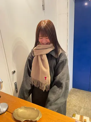 セミロング カラー MIOベージュカラー 柔らかいカラーのヘアスタイル