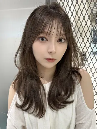 カラー ミディアム Lond Mirrorのヘアスタイル