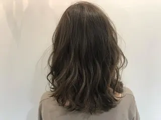 ミディアム 辻本 夏子のヘアスタイル