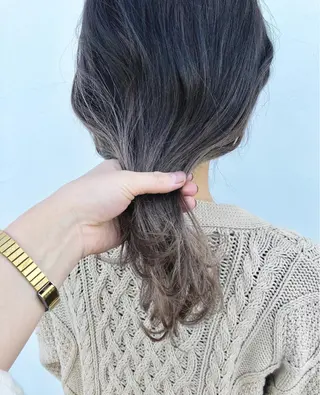 ミディアム カラー 岩田 萌那のヘアスタイル