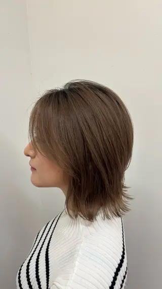 ミディアム 岩本 遥加のヘアスタイル