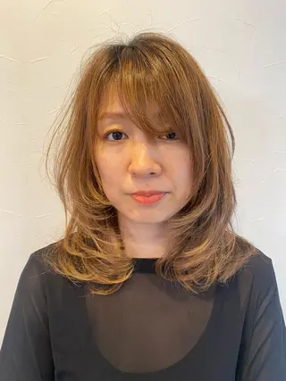 セミロング WHAT COMES AROUND ...所属・イワ ハシのヘアスタイル