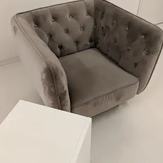 整体エステ　NEW ME所属・深層リンパオイル/小 顔とドライヘッドスパのエステ・リラクイメージ