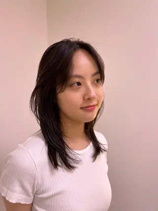 セミロング hina 🛋️ブリーチカラーのヘアスタイル