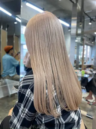 ロング カラー ⭐ハイトーンブリーチ ミルクティーピンクのヘアスタイル