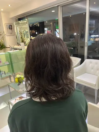 ミディアム コテ巻き風パーマ 藤澤　知彌のヘアスタイル