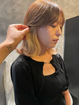 ショート カラー ケアブリーチ/ エクステ/レイヤーのヘアスタイル