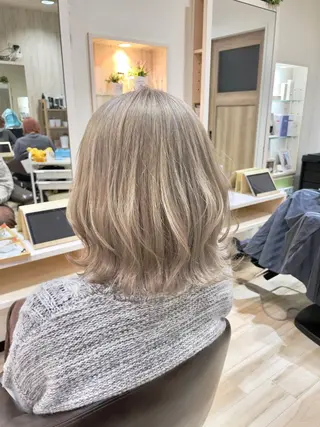 ミディアム カラー 🌈派手髪ハイトーン 🌈鈴木亮太🌈のヘアスタイル