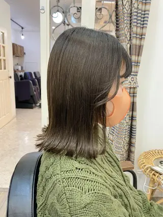 ミディアム ボブ/ハイトーン REINAのヘアスタイル